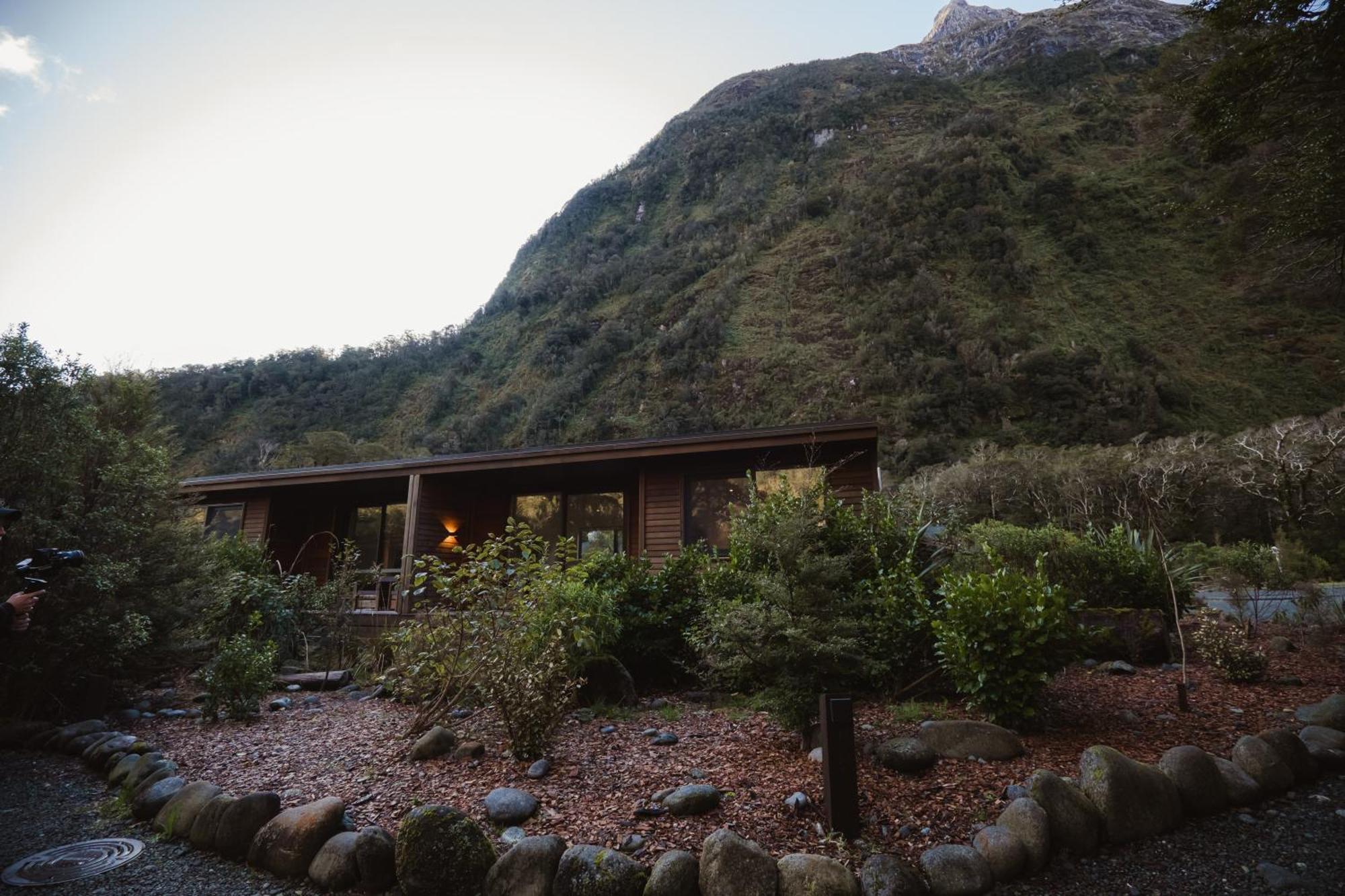 Milford Sound Lodge Екстериор снимка