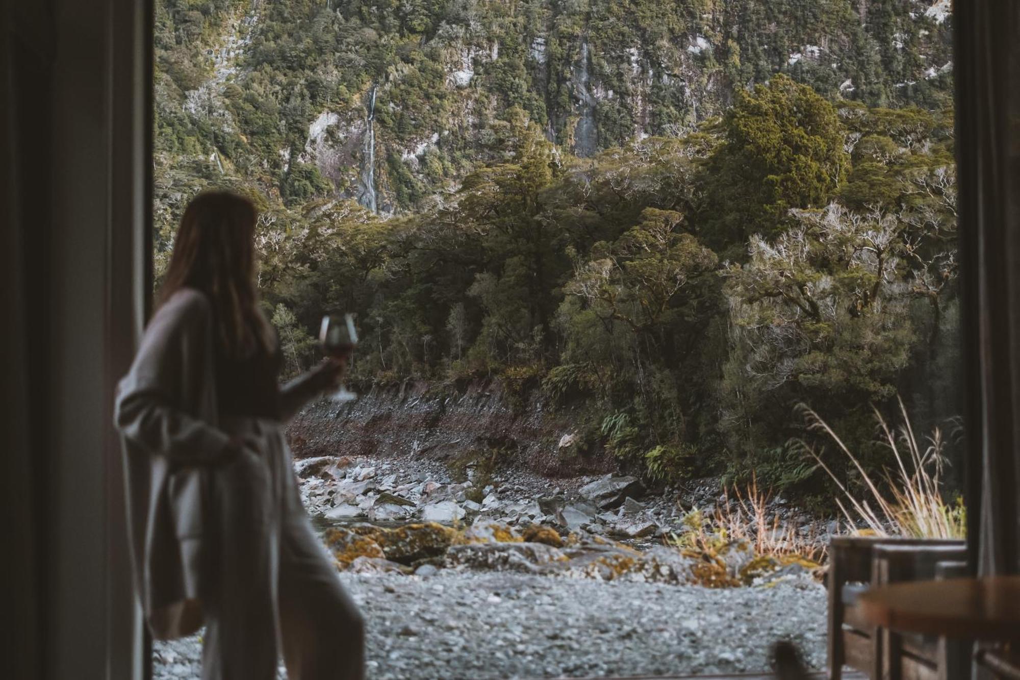 Milford Sound Lodge Екстериор снимка