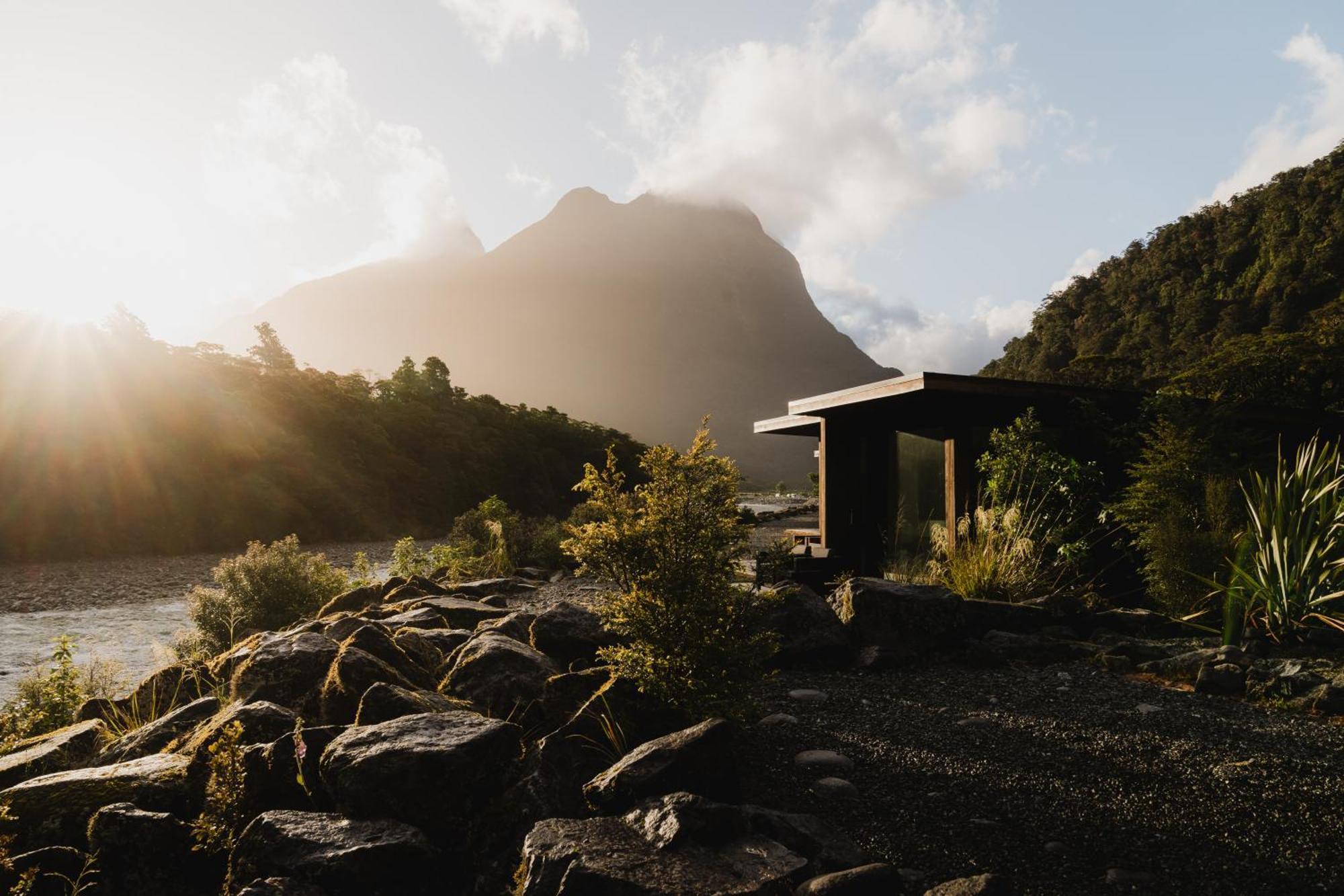 Milford Sound Lodge Екстериор снимка